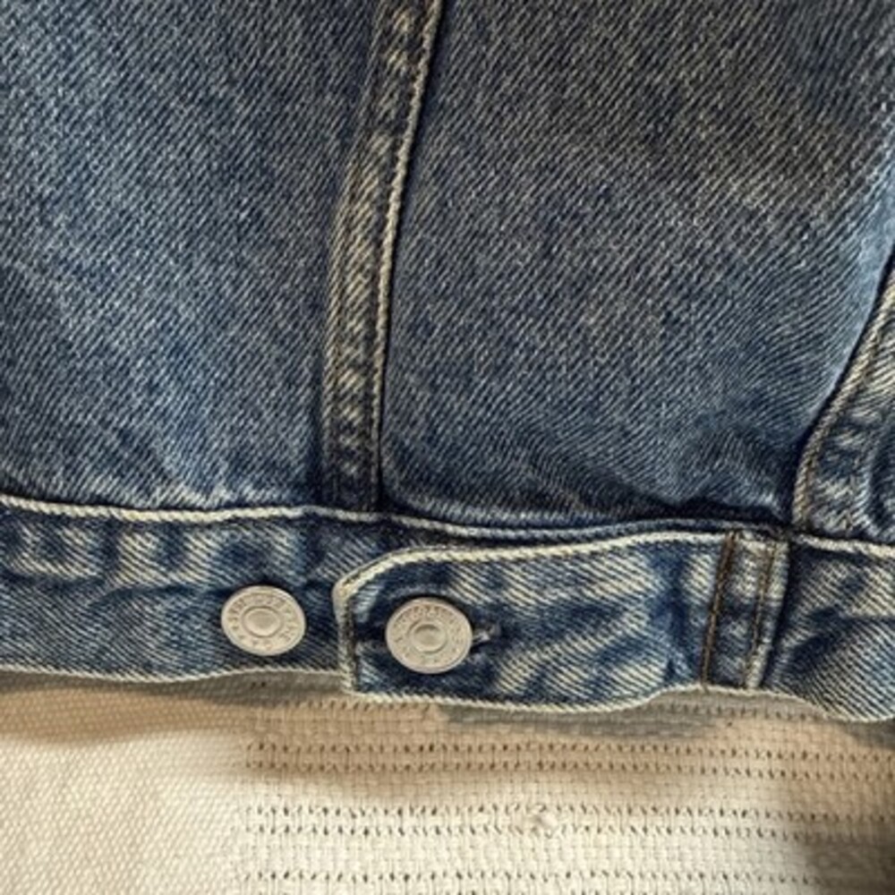 Vintage Gap Denim trucker jacket in a light Wash Blue Size M - Picture 11 of 11